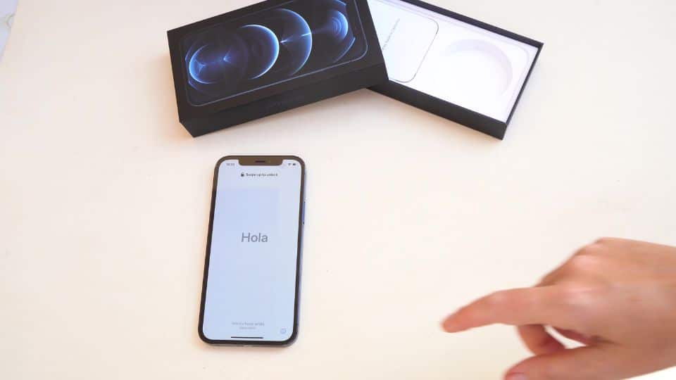 האם עדיין שווה לקנות iPhone 12?